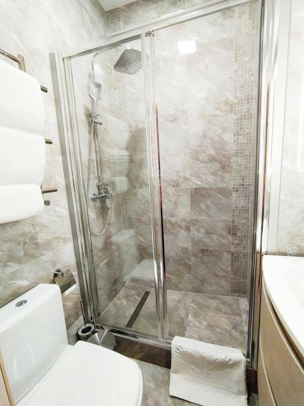 Аpartment З Балконом Жд Вокзал, Центр Apartman Lviv Kültér fotó