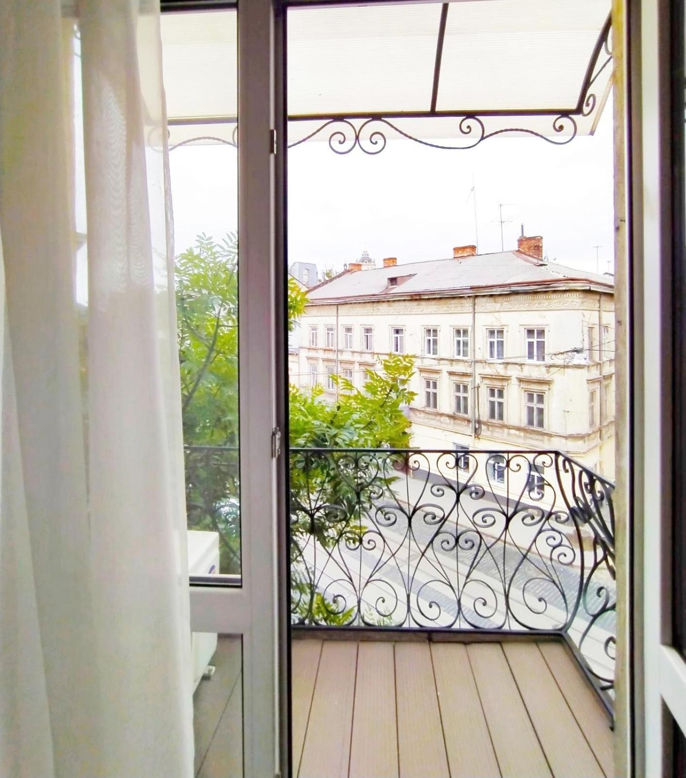 Аpartment З Балконом Жд Вокзал, Центр Apartman Lviv Kültér fotó