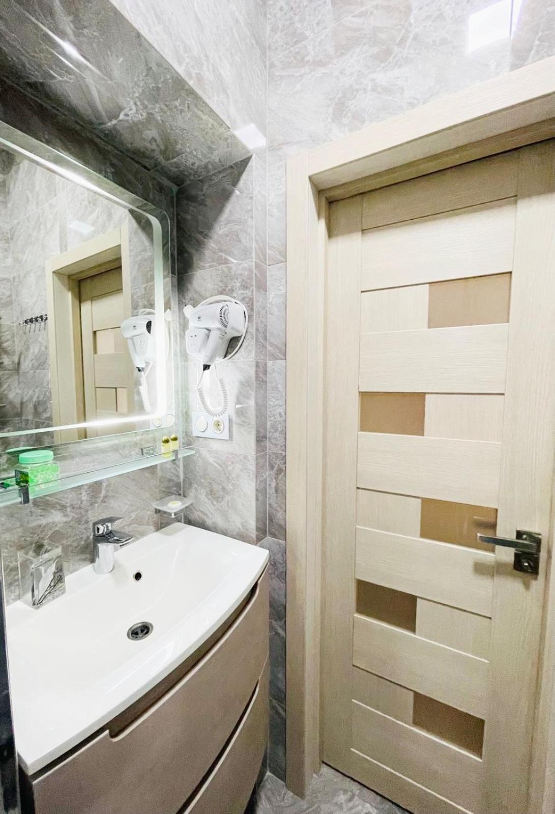 Аpartment З Балконом Жд Вокзал, Центр Apartman Lviv Kültér fotó