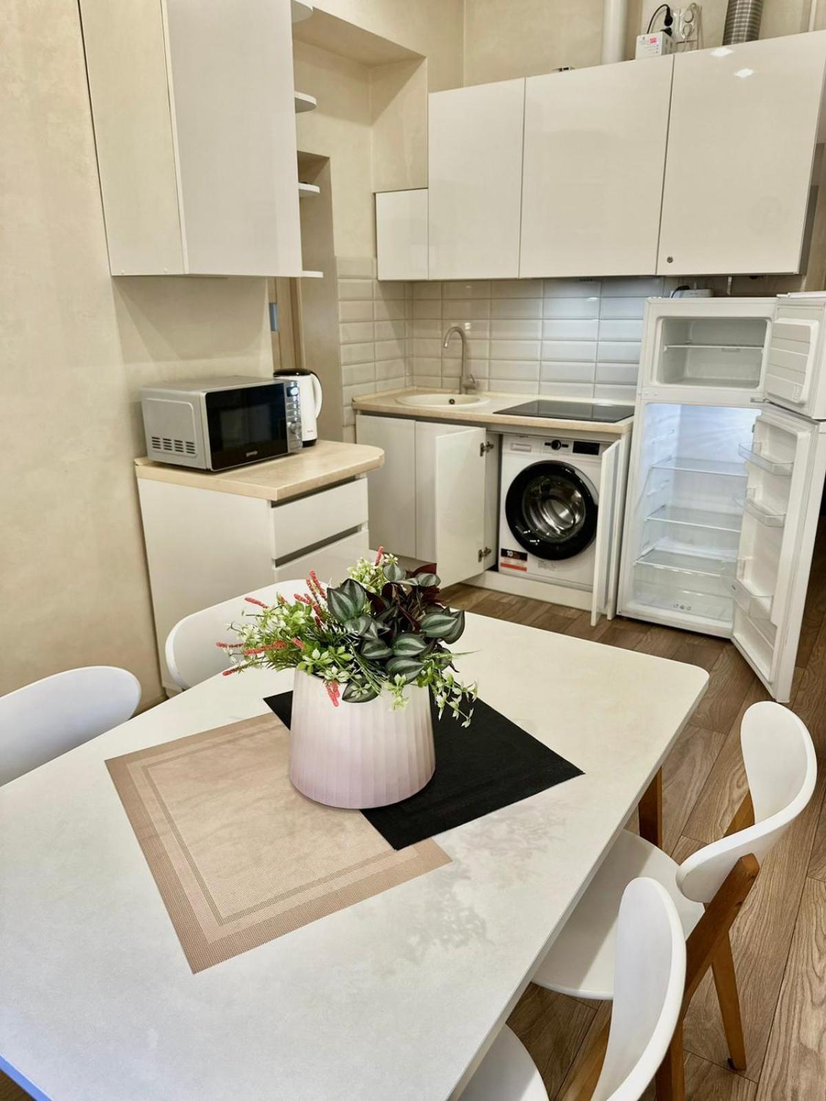 Аpartment З Балконом Жд Вокзал, Центр Apartman Lviv Kültér fotó