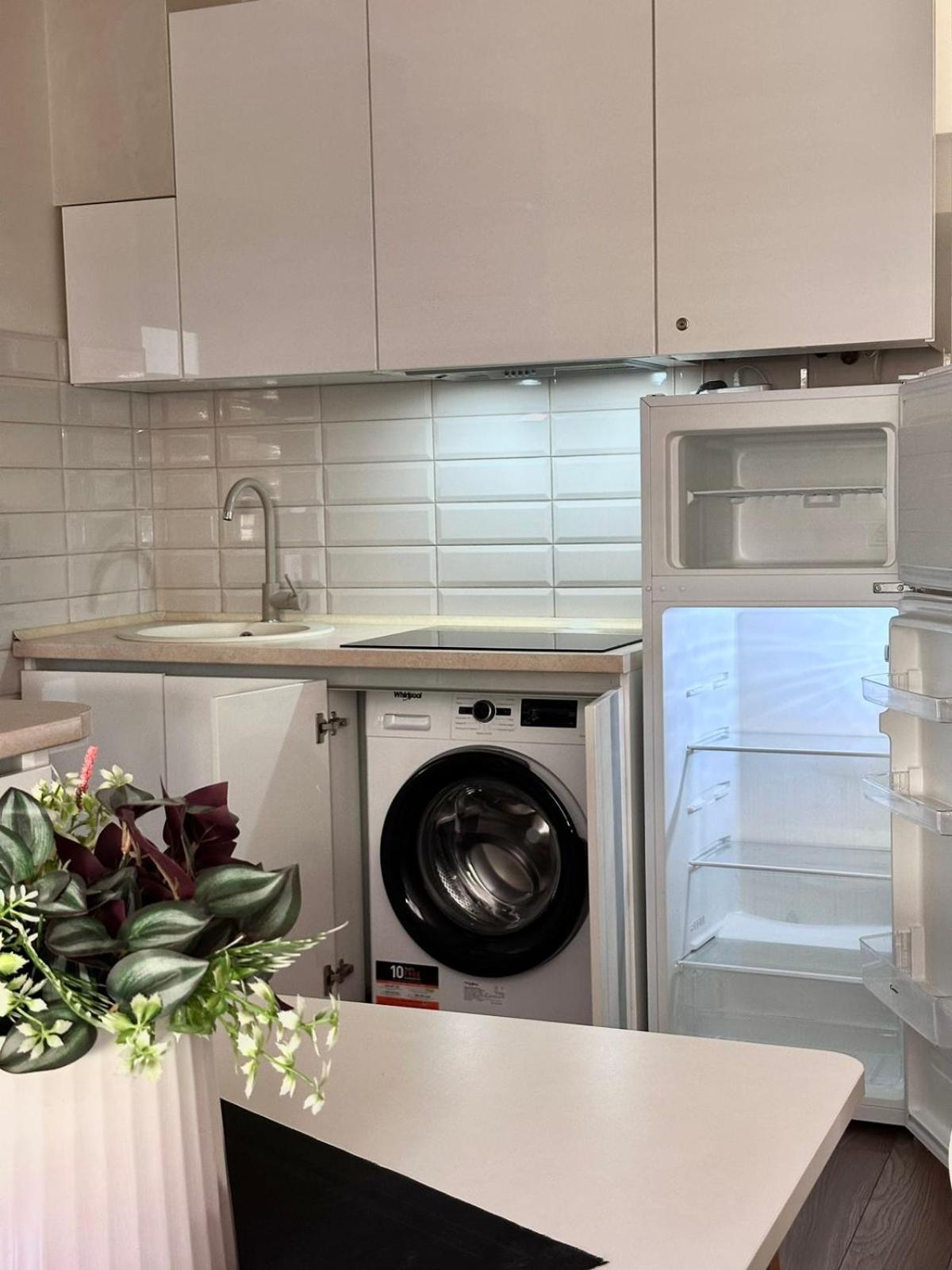 Аpartment З Балконом Жд Вокзал, Центр Apartman Lviv Kültér fotó