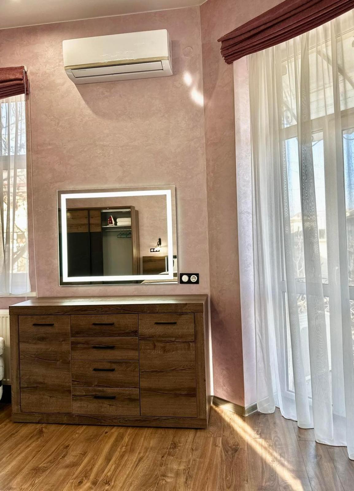 Аpartment З Балконом Жд Вокзал, Центр Apartman Lviv Kültér fotó